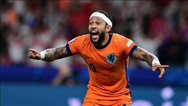 Dutch attacker Depay joins Corinthians