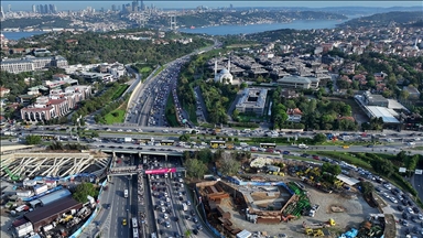 İstanbul'da sabah saatlerinde trafik yoğunluğu yaşanıyor