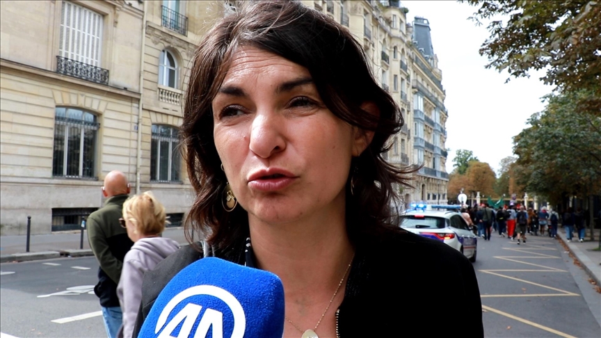 "On se bat pour une école publique qui tient debout" : les enseignants manifestent à Paris