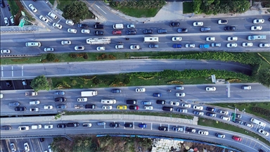 İstanbul'da haftanın üçüncü iş gününde trafik yoğunluğu yaşanıyor