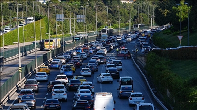 İstanbul'da haftanın dördüncü iş gününde trafikte yoğunluk yaşanıyor