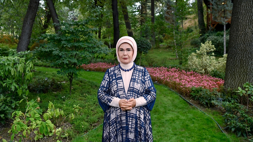 Emine Erdoğan: İnsanlık olarak ruhumuzun yansımasını görmek istiyorsak, dünya çocuklarının mevcut durumuna bakmalıyız