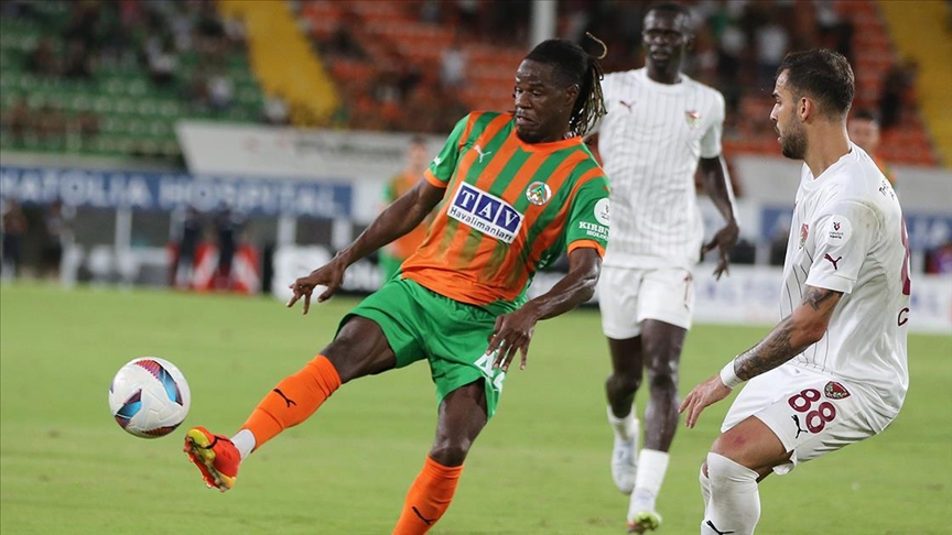 Alanyaspor ile Hatayspor arasında oynanan maç, berabere bitti