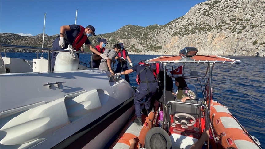 Türkiye rescues 18 irregular migrants pushed back into Turkish waters by Greece Türkiye rescues 18 irregular migrants pushed back into Turkish waters by Greece