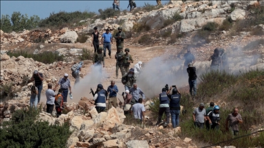 Illegal Israeli settlers, soldiers raid occupied West Bank villages, triggering clashes with Palestinians