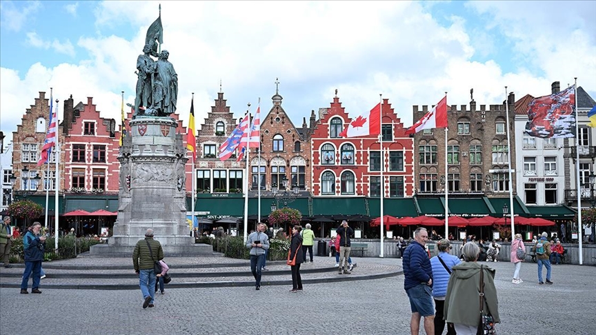 Ziyaretçilerini Orta Çağ'a götüren Brugge turist yoğunluğundan şikayetçi