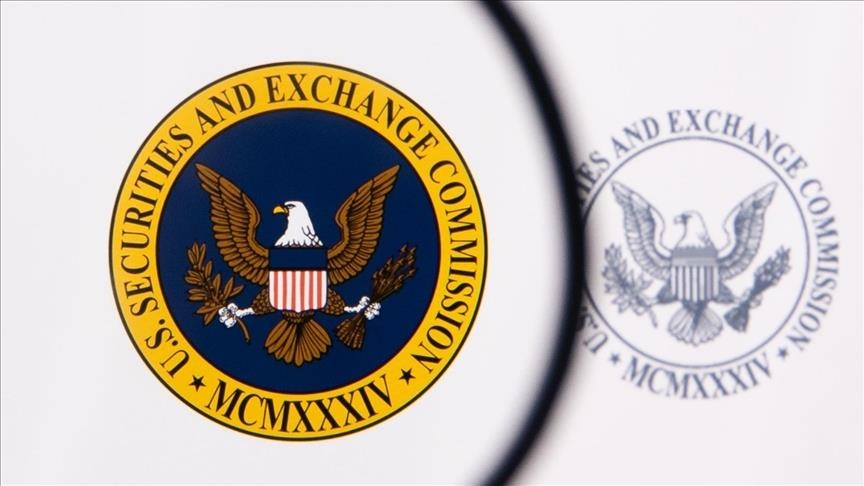 US charges 11 investment managers for failing to report securities holdings