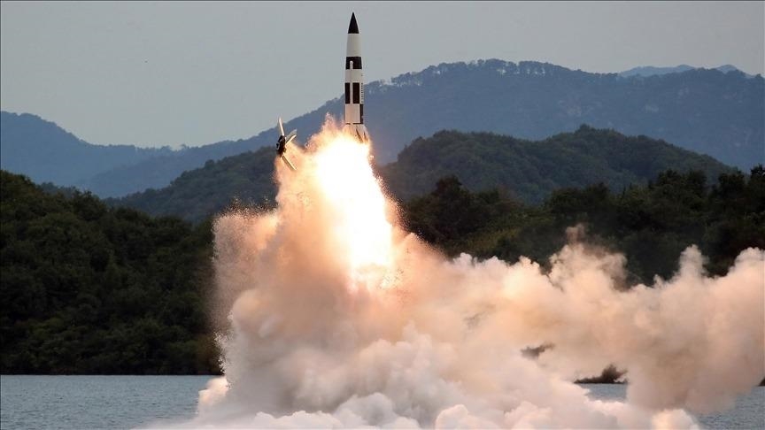 Северная Корея испытала баллистическую ракету со «сверхбольшой боеголовкой»