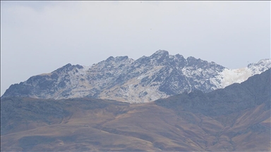 Van'daki Erek Dağı'na kar yağdı