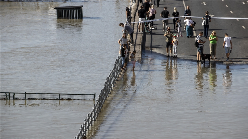 Danube River peaks in Hungary’s capital, gradual recession expected