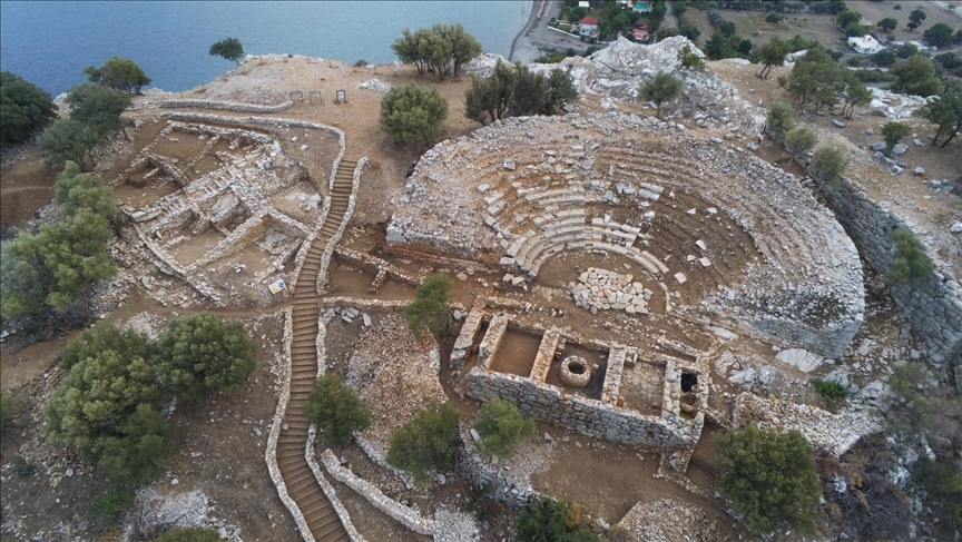 Amos'un antik tiyatrosundaki kazılar bu yıl sonunda tamamlanacak