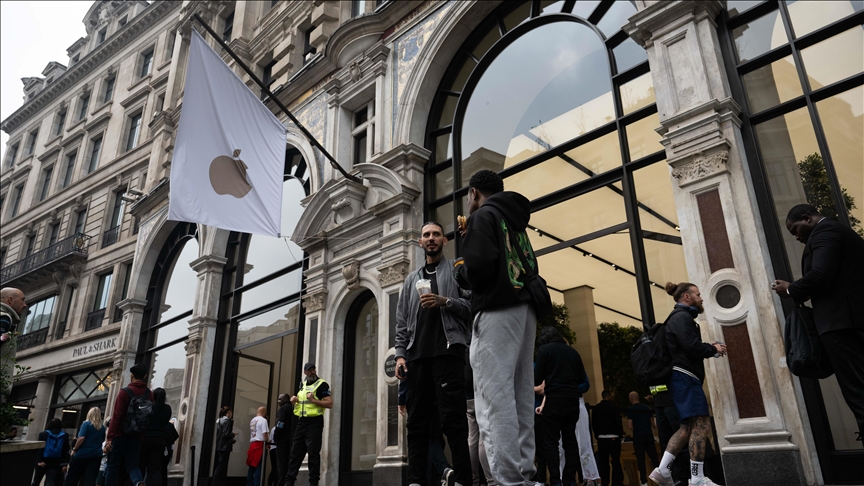 “Boycott iPhone 16”: Pro-Palestinian activists rally outside Apple store in London