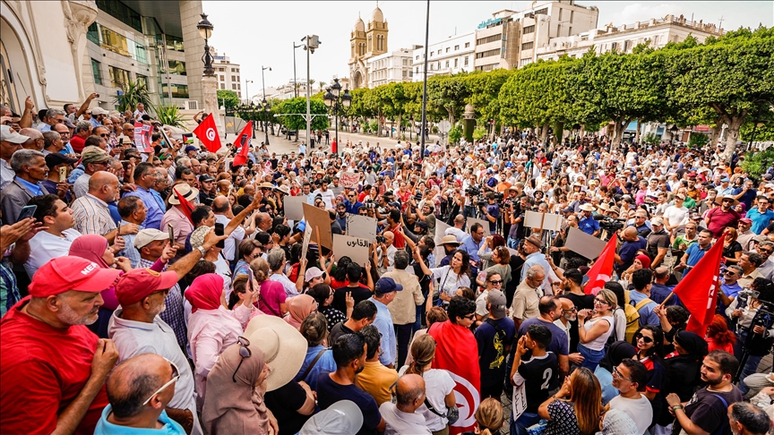 Tunisie : Des centaines de personnes manifestent contre la proposition d'amendement de la loi électorale