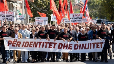 Arnavutlar, Sırbistan'ın güneyindeki Preşevo'da ayrımcılığı protesto etti 