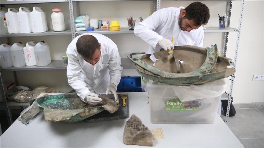 Experts begin cleaning artifacts found at Ayanis Castle in eastern Türkiye