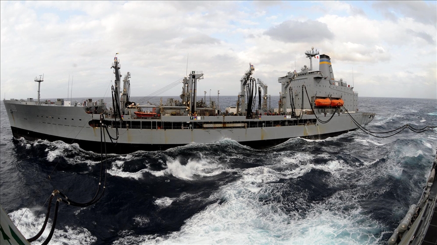Un buque de reabastecimiento de la US Navy sufre daños en un incidente en el golfo de Omán