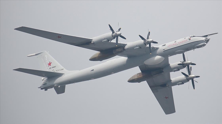 Rusya'nın 2 stratejik bombardıman uçağı ABD'nin batı kıyısı üzerinde uçtu