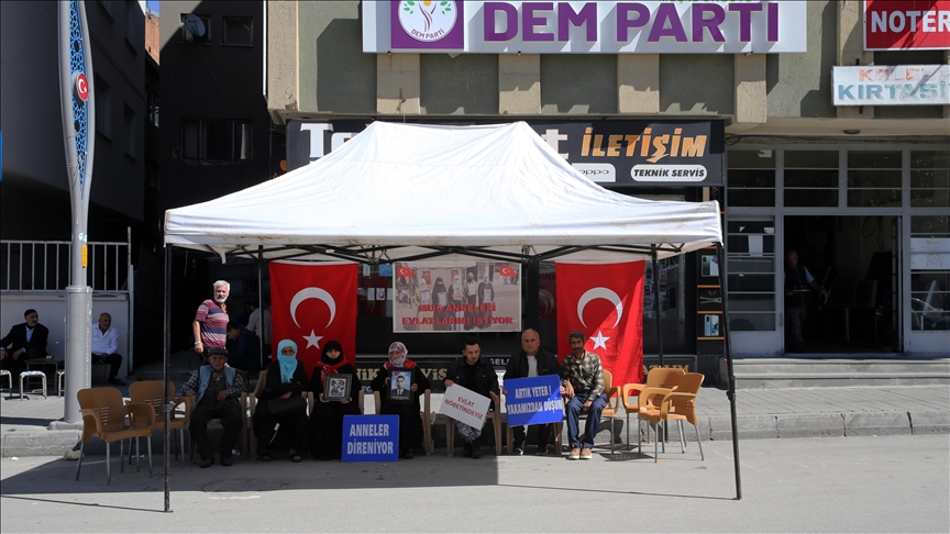 Malbatên Mûşî nobeta xwe ya li ber deriyê DEM Partiyê didomînin