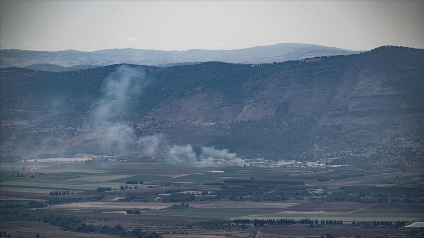 Thousands of Arab fighters arrived near occupied Golan Heights to support Hezbollah, claims Israeli daily