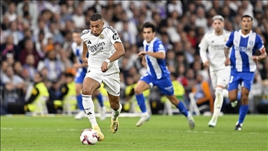 Real Madrid beat Alaves 3-2 to close gap on Spanish LaLiga leaders Barcelona