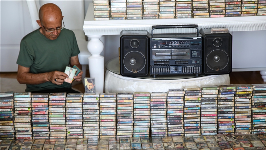 Müzik tutkunu milli antrenör, 54 yılda 5 bin 200 kasetlik koleksiyon oluşturdu