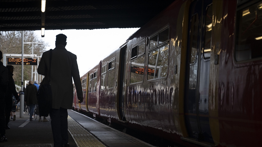 Cyberattack hijacks public Wi-Fi at UK rail stations to spread Islamophobic messages