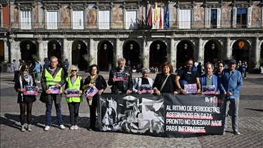 Sınır Tanımayan Gazeteciler, Gazze'de meslektaşlarının öldürülmesine karşı Paris'te eylem yaptı