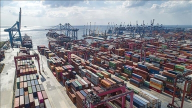 Türkiye's foreign trade gap narrows significantly in August