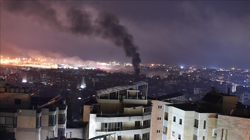 İsrail, Beyrut'ta Hizbullah'ın kalesi niteliğindeki Dahiye bölgesine  şiddetli saldırılar düzenliyor