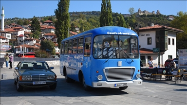 Svjetski dan turizma: Kod sarajevske Vijećnice oldtimeri i Centrotransov autobus iz 1963. 