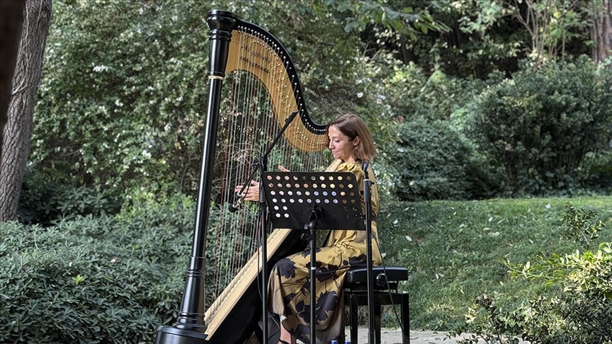 Arpist Meriç Dönük, Sakıp Sabancı Müzesi'nde konser verdi