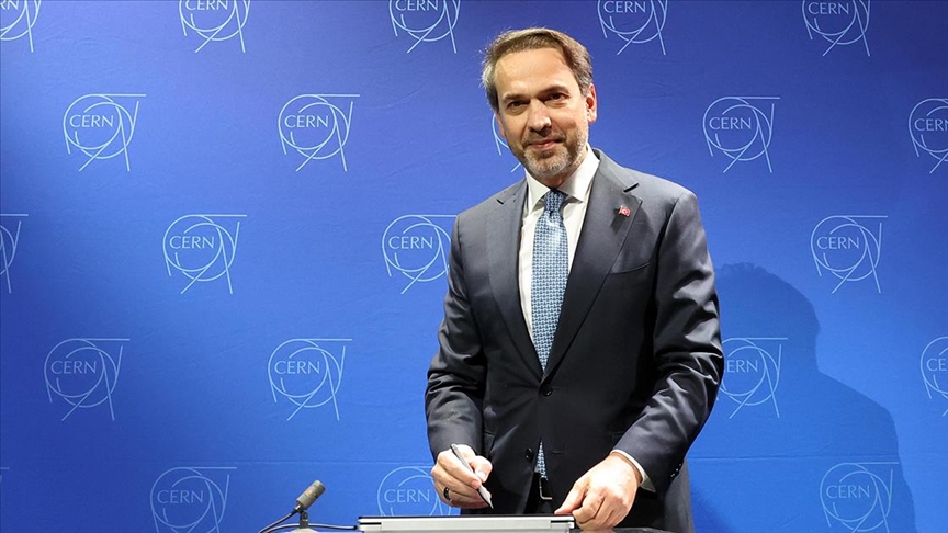 Bakan Bayraktar, CERN'in çalışmalarının "her zamankinden daha önemli" olduğunu vurguladı