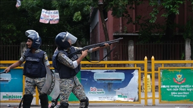 Bangladeshi police fire teargas at protesters demanding higher age limit for government jobs