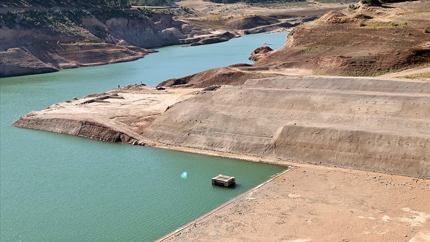 Denizli'de su seviyesi düşen Akbaş Barajı'ndan içme suyu alımı durduruldu