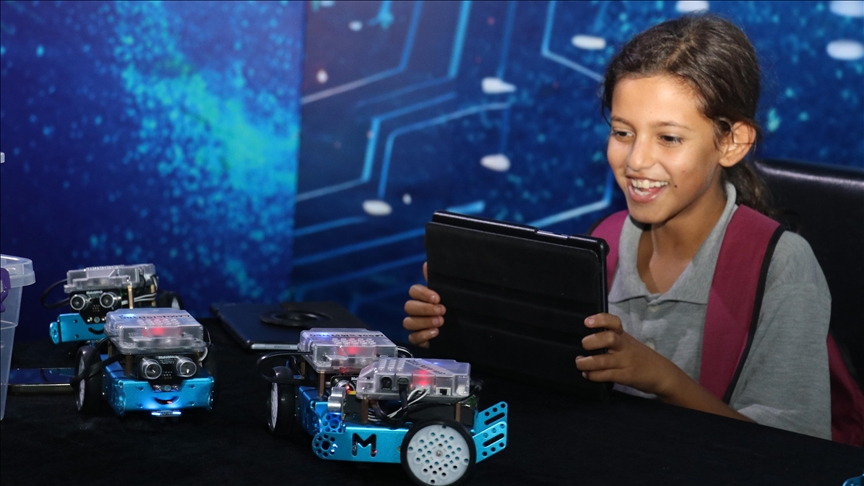 TEKNOFEST'e katılan çocuklar "Bilim Sokağı Etkinlik Alanı"nda eğlenerek öğreniyor 