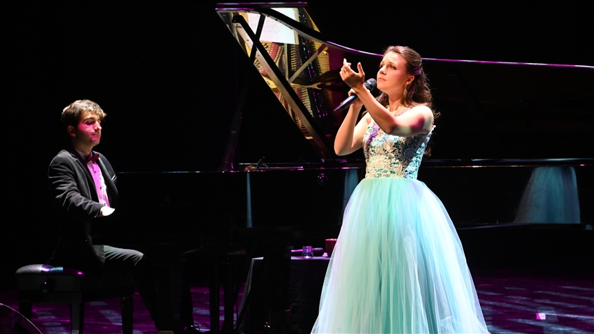 Russian opera singer Ekaterina Shelehova mesmerizes audience in Istanbul