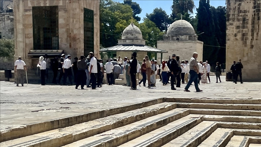 İsrailli gaspçılar "Roş Haşanah Bayramı" bahanesiyle Mescid-i Aksa'ya baskın düzenledi