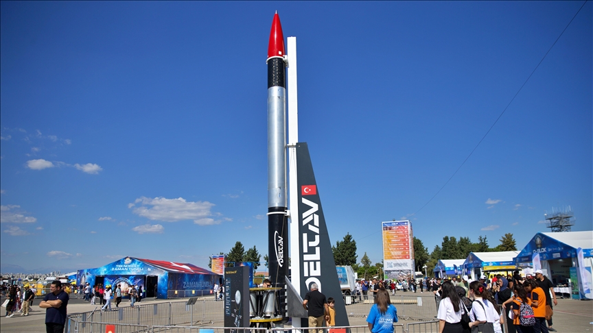 Üçü havada biri karada! TEKNOFEST'e millî gururlarımız damga vurdu En büyük sonda roketlerinden olan Sors, TEKNOFEST'te sergilendi