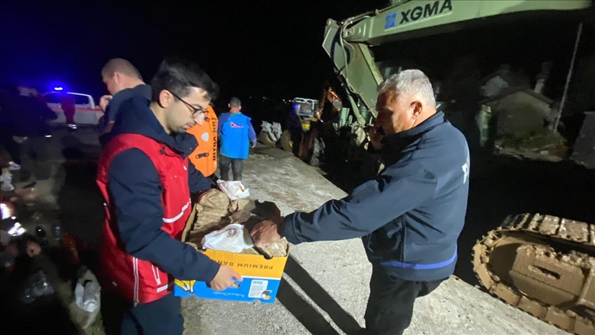 Красный полумесяц Турции оказывает гумпомощь пострадавшим от наводнения в БИГ