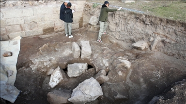 Eski Ahlat Şehri Kalesi'ndeki kazılarda su sarnıcı ortaya çıkarıldı