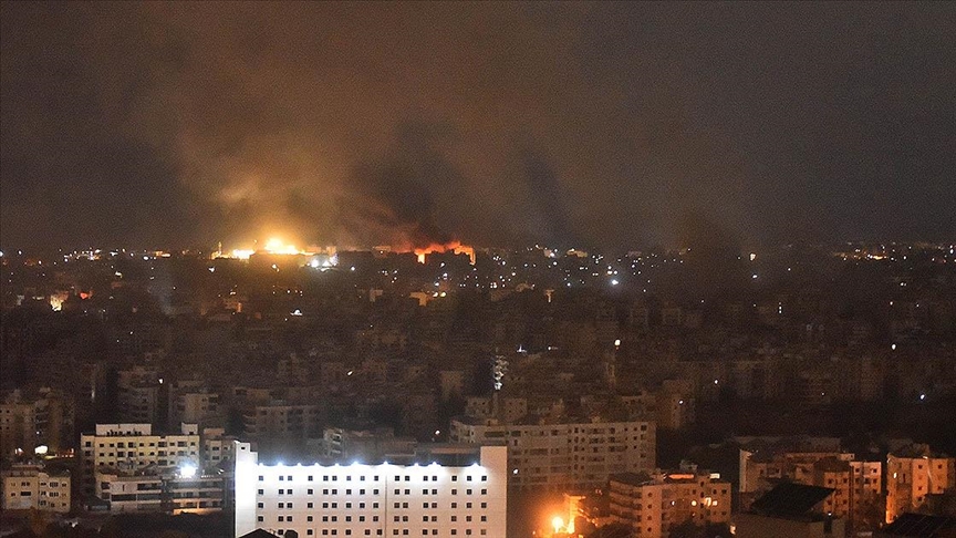 İsrail Beyrut'un güneyindeki Dahiye'ye gece saatlerinde 30 hava saldırısı  düzenledi