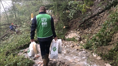 Pomoć Turske humanitarne organizacije IHH: Dopremljeni paketi za više od 350 porodica u Jablanici i Konjicu 