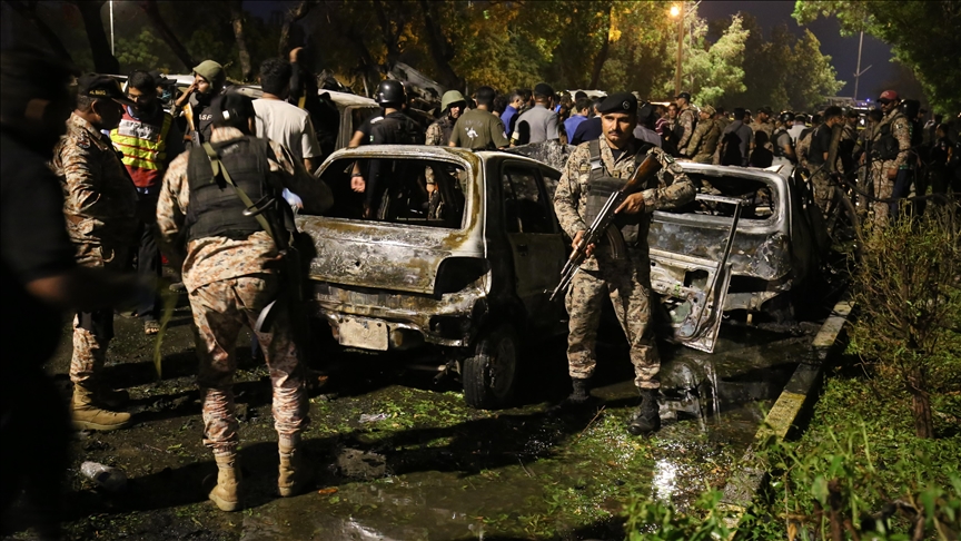 2 Chinese killed, 17 injured in Pakistan suicide attack 2 Chinese killed, 17 injured in Pakistan suicide attack