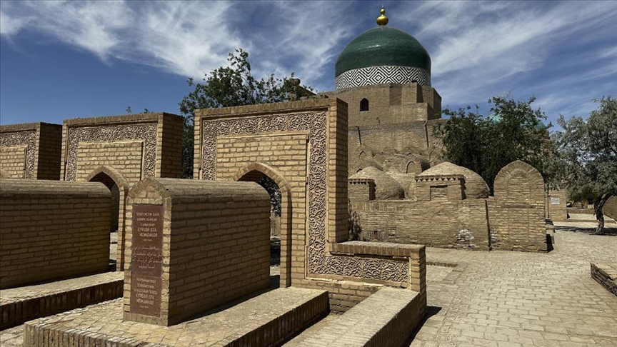 Unique tradition: Region in Uzbekistan builds above-ground tombs to avoid shallow groundwater