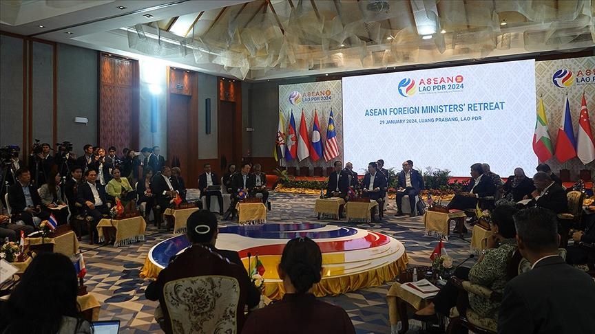 ASEAN top diplomats meet ahead of leaders' summit in Laos