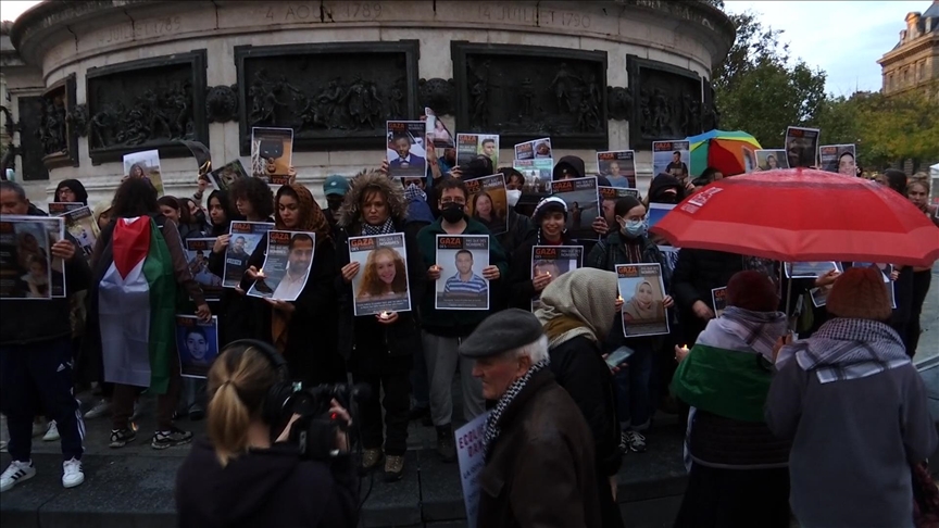 Paris'te Filistin destekçisi kadın hakları savunucuları İsrail'e silah ambargosu uygulanması için yürüdü 