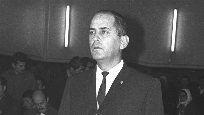 Toplumcu gerçekçi edebiyatın öncü ismi Fakir Baykurt
