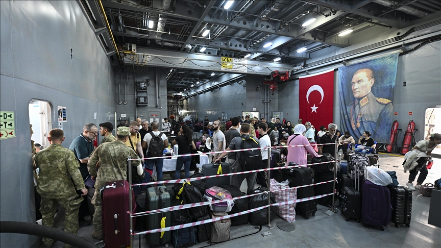 Turkish nationals evacuated from Lebanon for 1st time in 18 years Turkish nationals evacuated from Lebanon for 1st time in 18 years