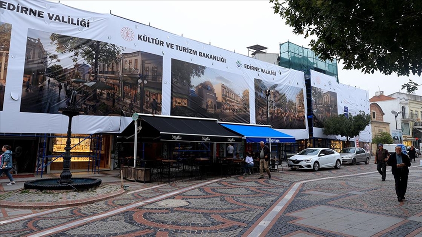 Edirne'nin merkezi Saraçlar Caddesi'ndeki "sokak sağlıklaştırma" çalışmaları sürüyor