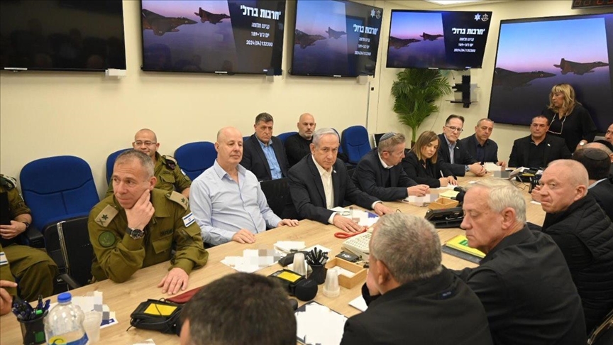 Netanyahu's coalition stalls as opposition gains ground: Poll